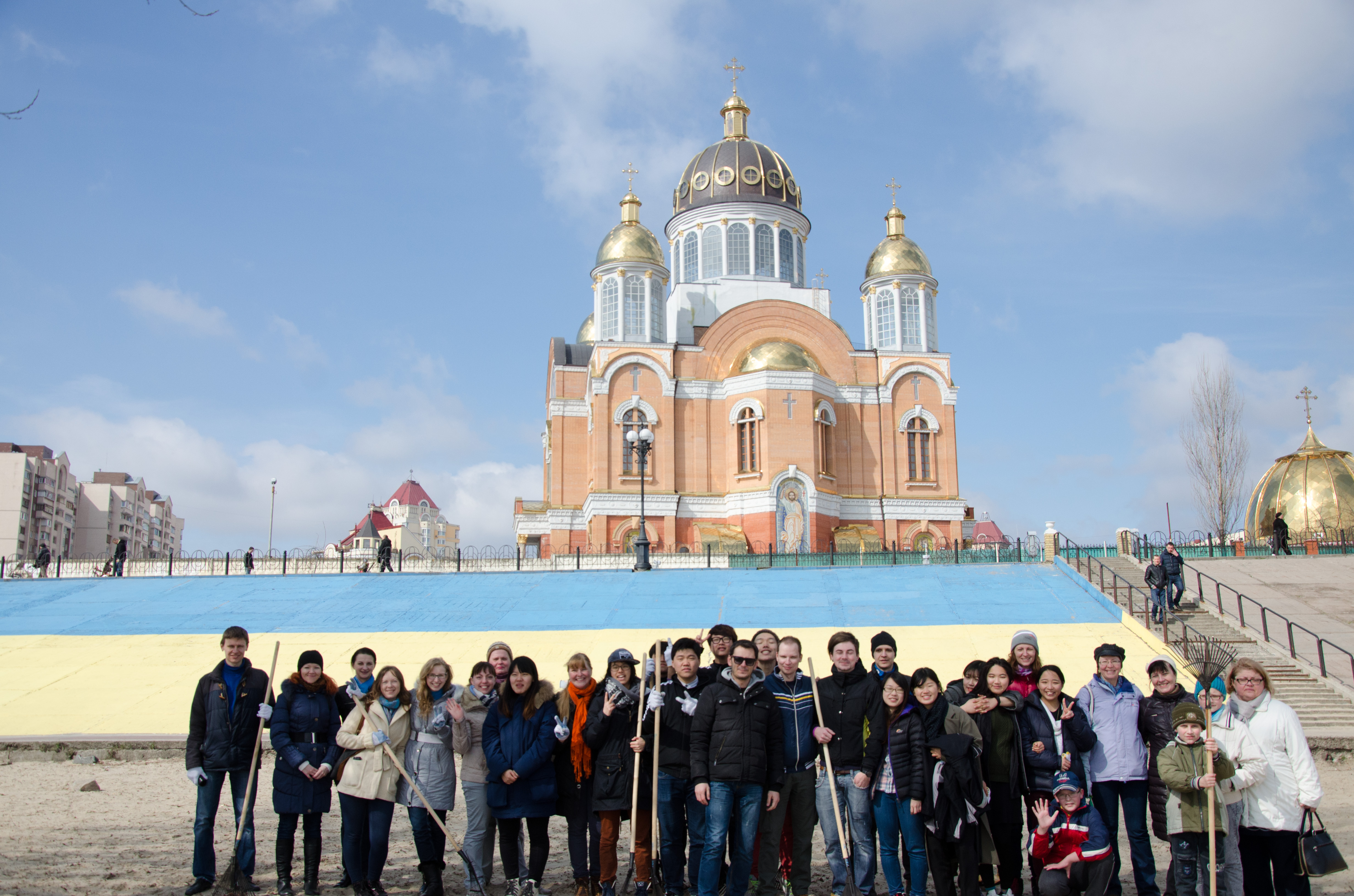Korean volunteers participated in the project cleaning Dnieper embankment.